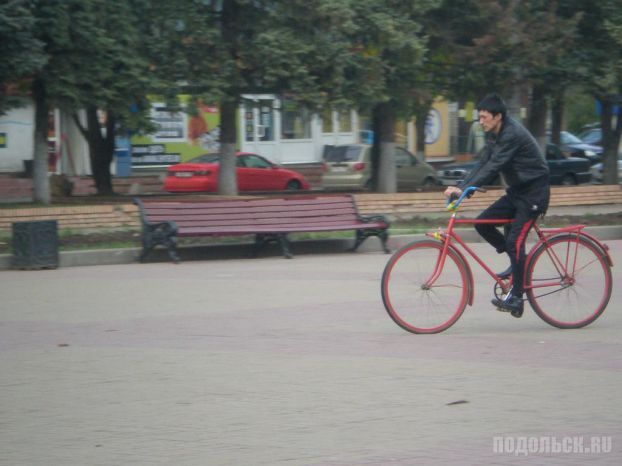 Велосипедист в Климовске