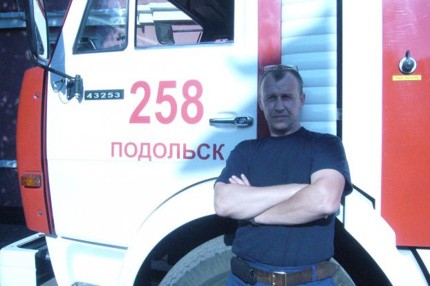 Павел работает водителем пожарной машины Мособлпожспаса