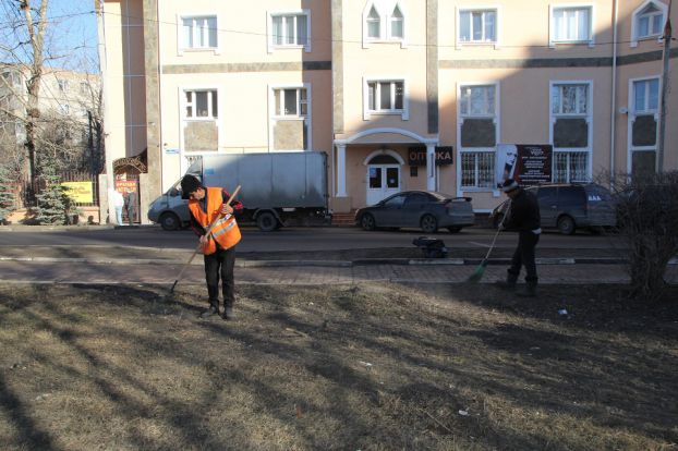 Коммунальные службы Щербинки приступили к уборке территорий города