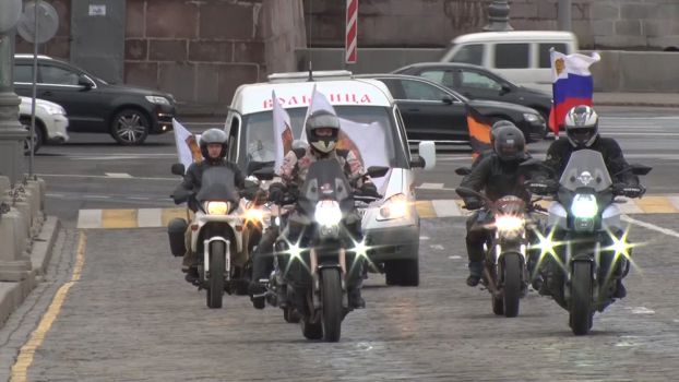 Подольские байкеры провезли знамя кинофорума из Москвы в Севастополь