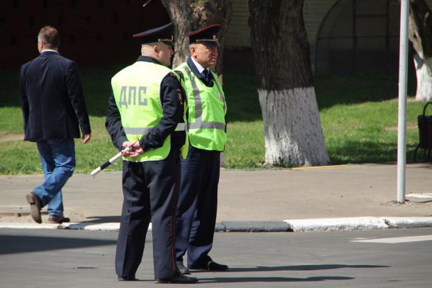 Больше двухсот полицейских охраняло порядок на массовых мероприятиях в День Победы