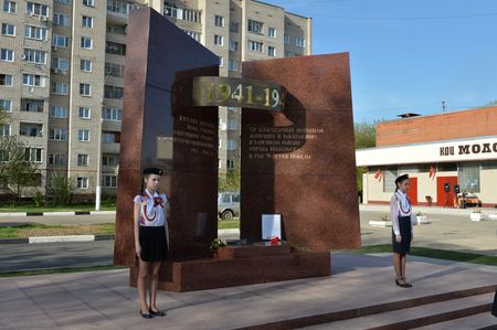 Памятник павшим жителям деревни Ново-Сырово открыли в Подольске
