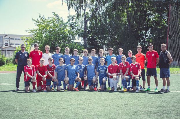 Игроки ФК «Витязь» провели мастер-класс с командой 2001 г.р.