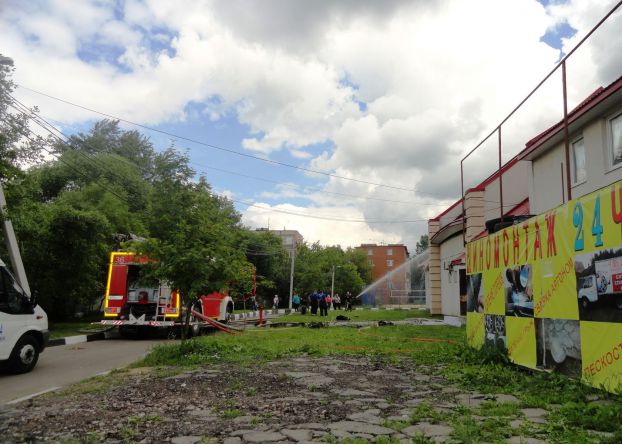 Пожар торгового центра в поселке Знамя Октября 