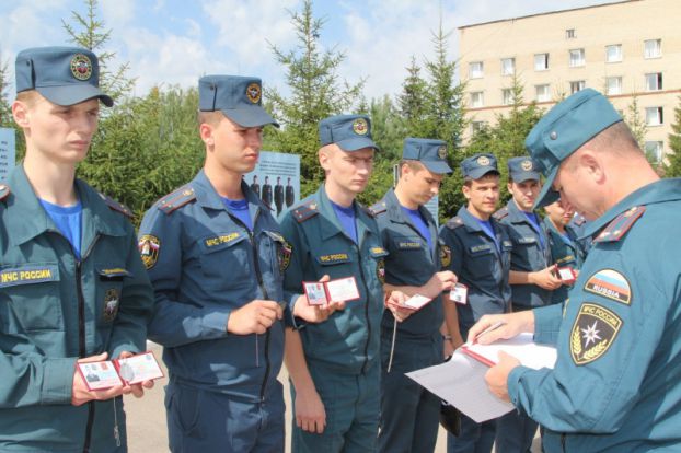 Выпускники образовательных учреждений МЧС России проходят учебные сборы в Подольске