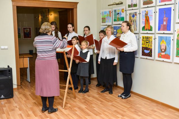 Выставка детских работ открылась в школе Воскресенского храма