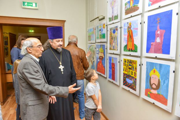 Выставка детских работ открылась в школе Воскресенского храма