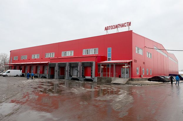 Министр строительного комплекса Московской области С. Пахомов посетил сегодня новый складской комплекс в Большом Подольске