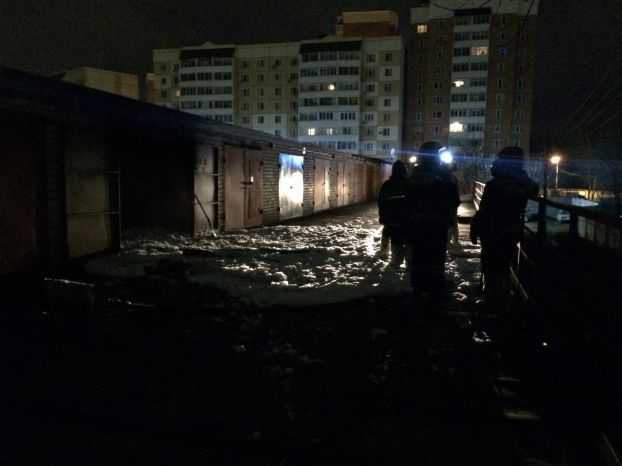 В Подольске ночью сгорел гараж с автомобилем