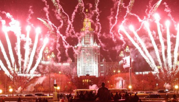 Запуск новогодних фейерверков будет проходить в 25 точках в Москве