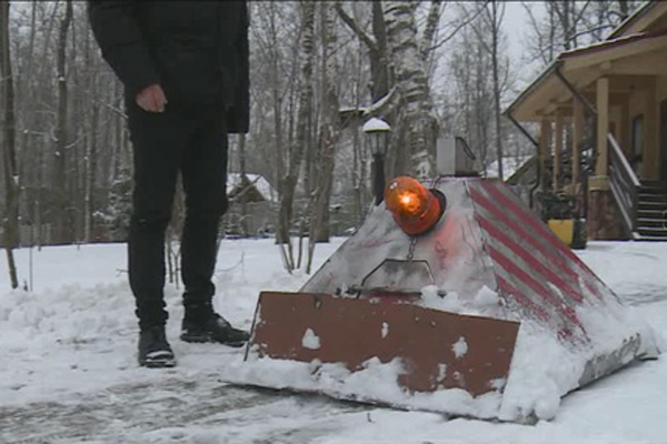 Житель Подольска изобрел робот-снегоуборщик 