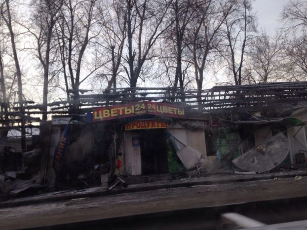 В Подольске сгорел торговый павильон на автобусной остановке