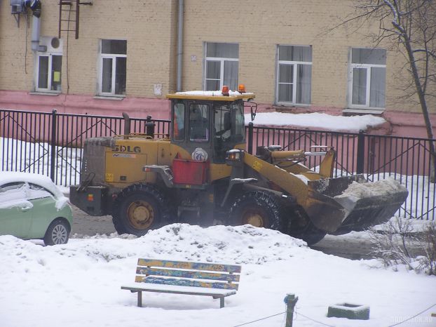 Уборка снега и наледи в Климовске идет по графику