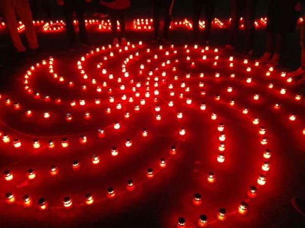 Армянская молодежь Подольска зажгла свечи Всероссийской акции «100+1»