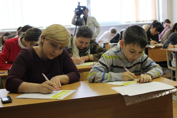 «Тотальный диктант» в Подольске привлек взрослых и детей