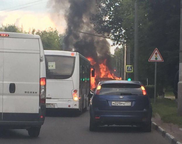 Вчера в Подольске на Большой Серпуховской улице загорелся КамАЗ.
