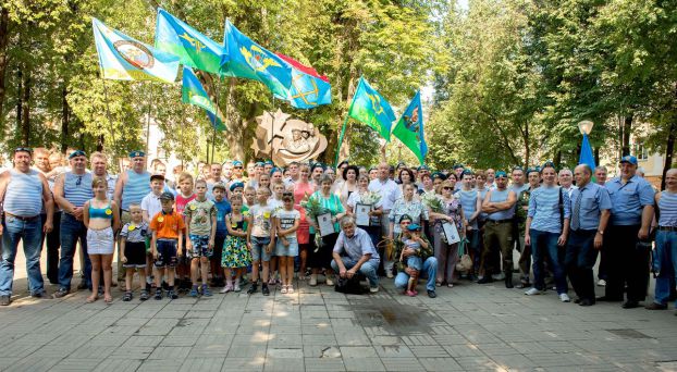 В День ВДВ в Подольске прошел памятный митинг