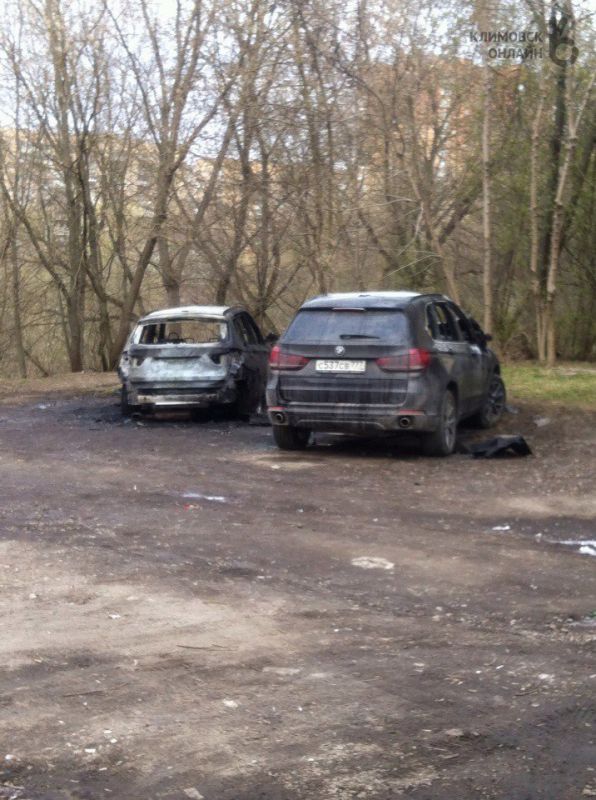 Два BMW сгорели в Подольске