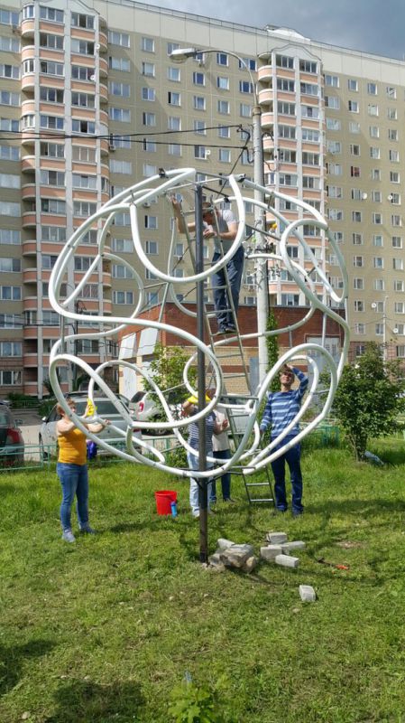Скульптурную копию мяча Krasava установили во дворе Подольска
