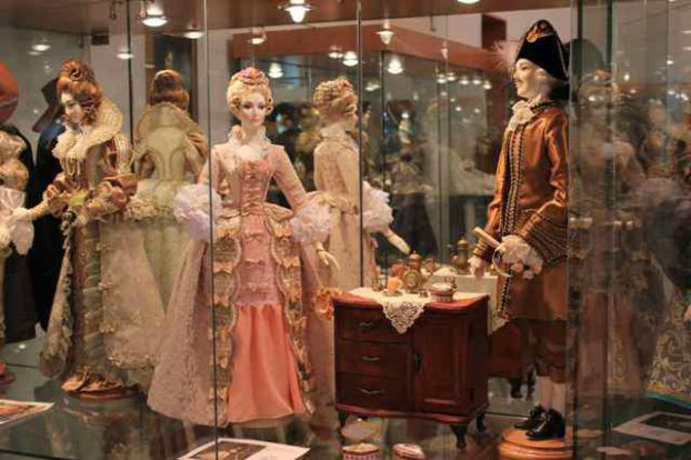 В Подольске открылась выставка исторических кукол