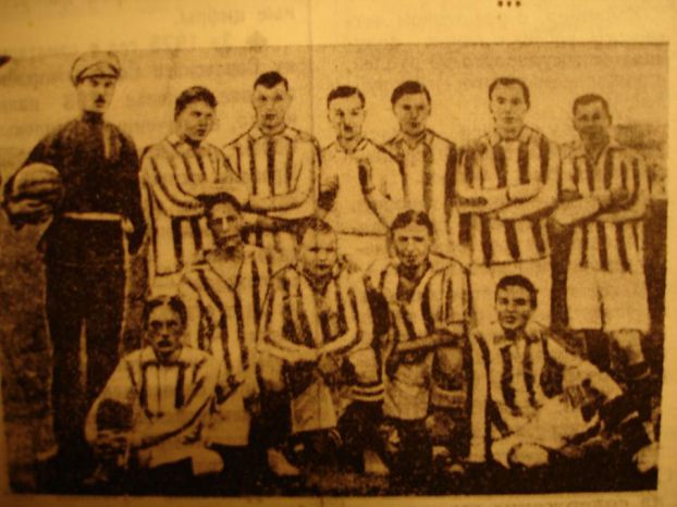 первая футбольная команда города
