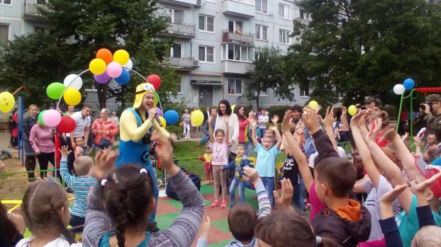 В Климовске торжественно открыли детскую площадку