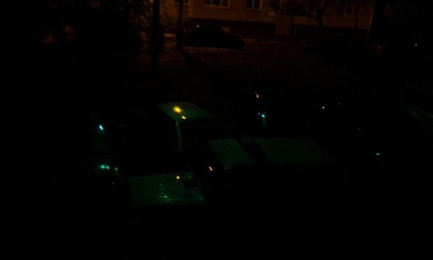 Машина полиции под новым фонарем