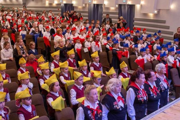 Школьников торжественно приняли в Союз детских организаций Подольска