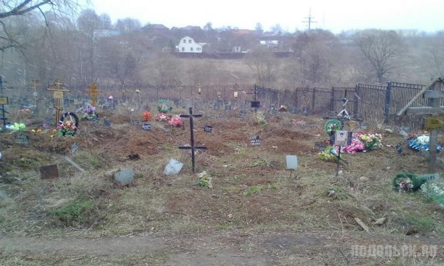 Климовское городское кладбище. Сектор для бедных. Апрель 2019