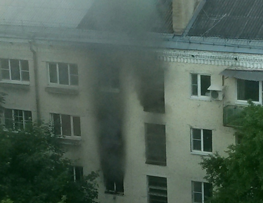 В Подольске пожар в квартире затронул три этажа