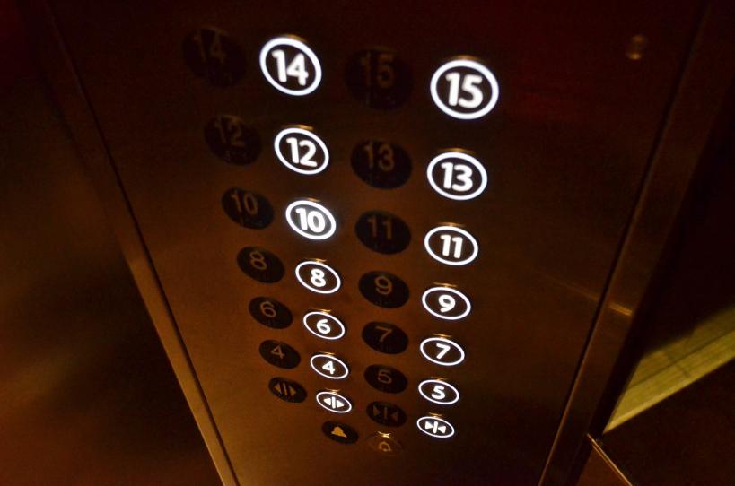 Лифт в Подольске починили после публикации в областной газете