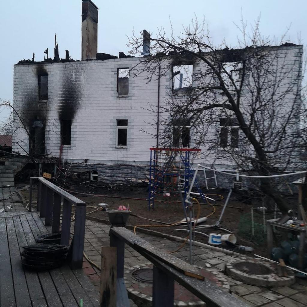 Двухэтажный дом сгорел на Гривно: сбор помощи погорельцам