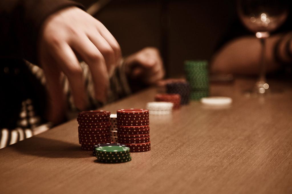 Как играть в покер онлайн?