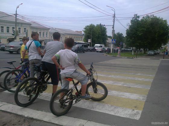 Юные велосипедисты.