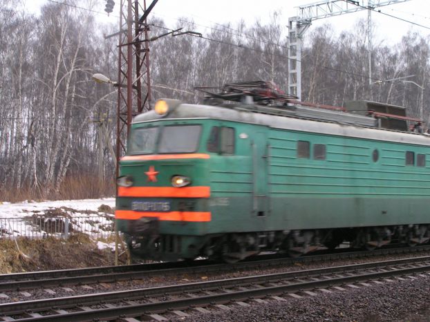 Товарный поезд на Весенней