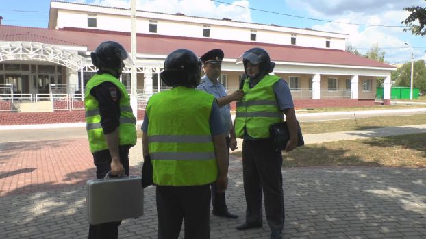 Подольские полицейские провели тренировку по освобождению заложников 