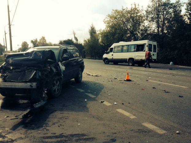 Маршрутное такси попало в ДТП 