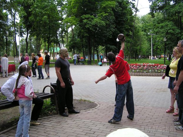 Поднятие гири