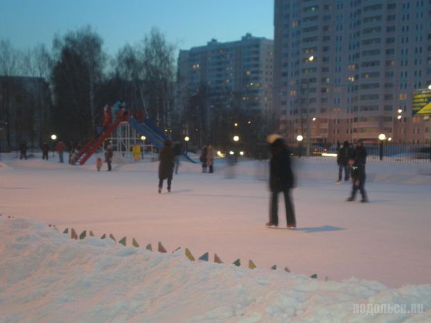 На катке