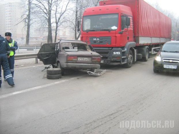 а автодороге "Подольск - Малоярославец", 20 м. до поворота на д. Бородино Подольского района