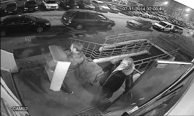 Cовершена серия краж подставок для цветов
