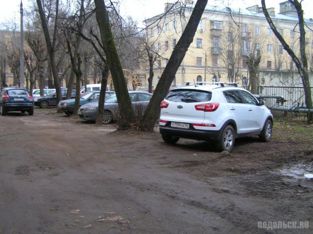 Парковка во дворе