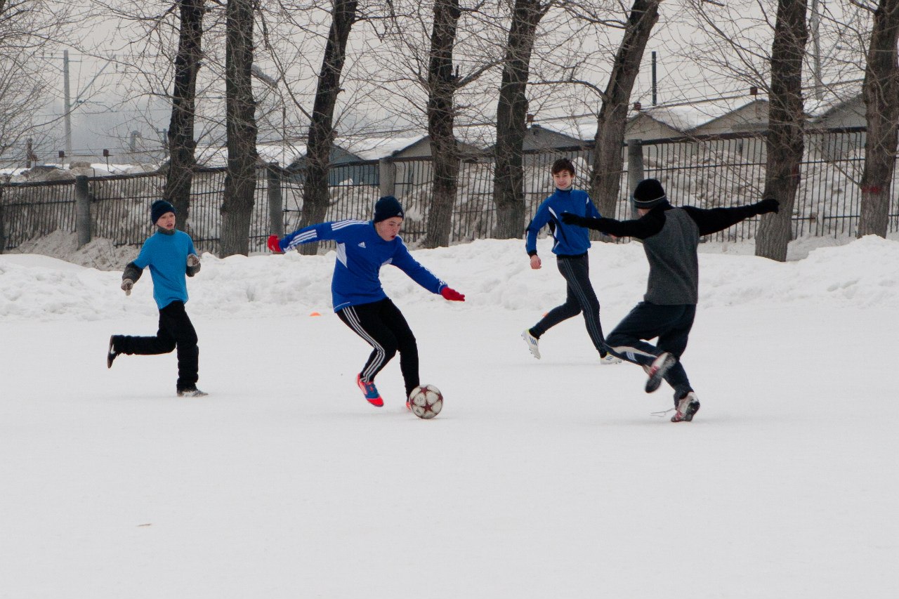 Игра зимний футбол