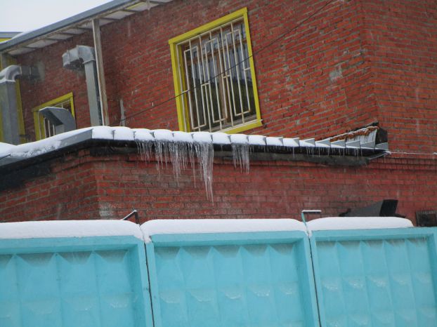 За сосульки на крышах Подольска наложены штрафы