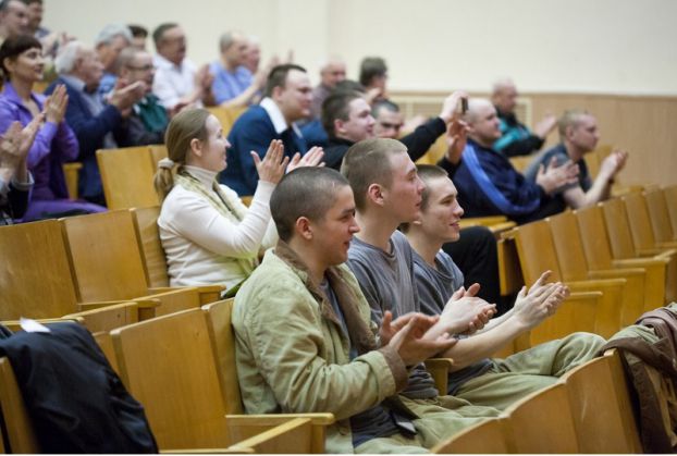 Концерт для солдат в госпитале