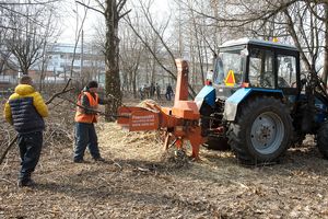 Городской субботник прошел в сквере у ДК ЗиО 