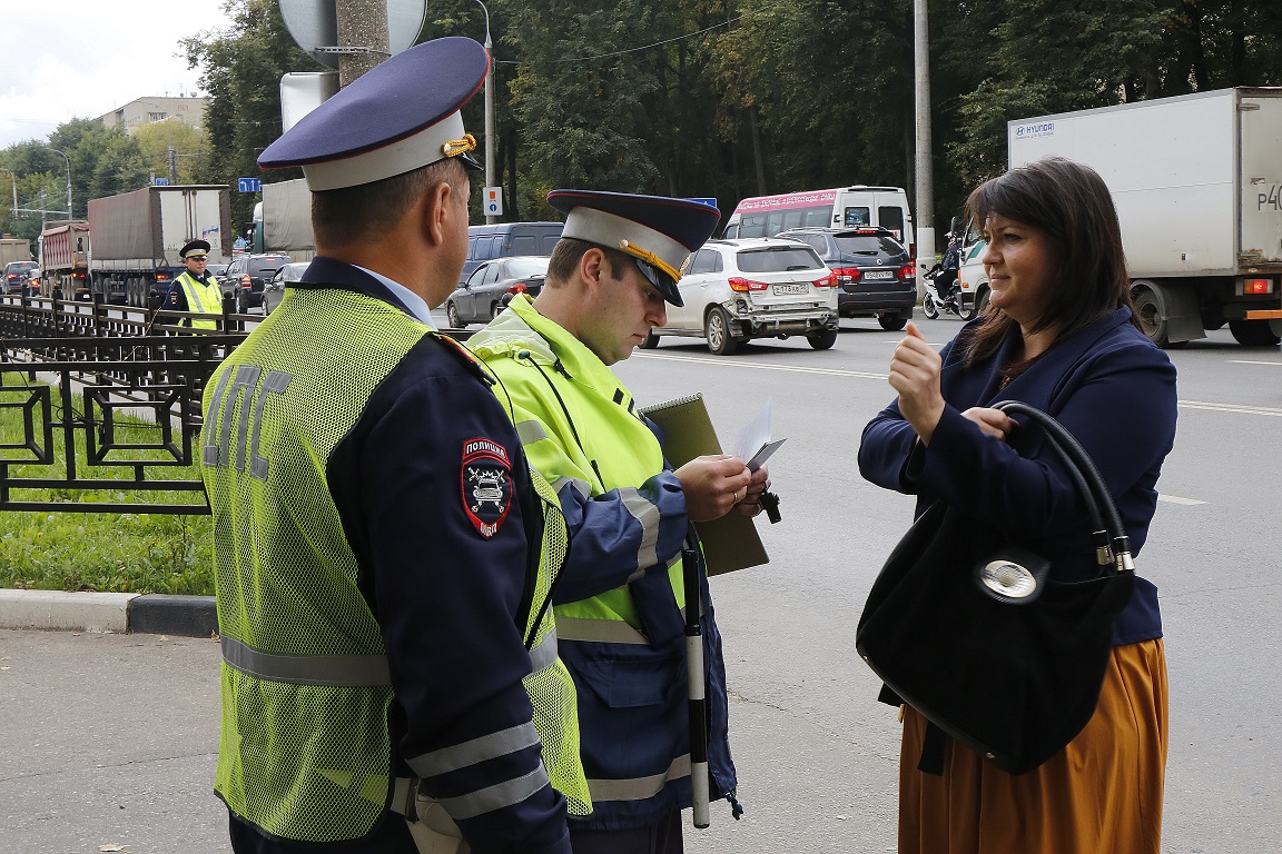 Административная ответственность пешехода. Пеший патруль ДПС. Пешеходный патруль. Общественный инспектор картинки. Пеший патруль ДПС фото.