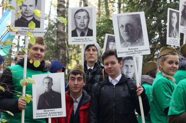 Живой памятник героям
