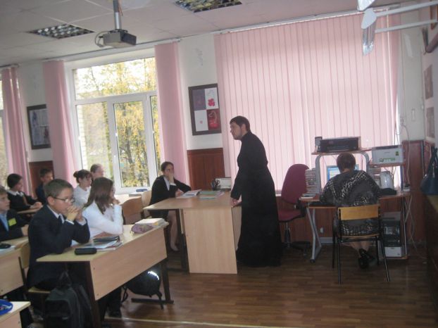 Священнослужители провели беседы со школьниками