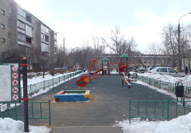 Площадка в Климовске. Прорезиненное покрытие